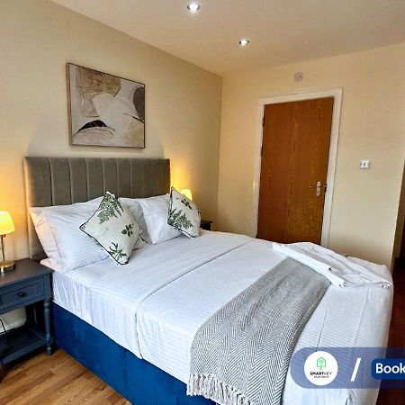 Modern 2 Bed 2 Bath Apartment Free Parking 沃特福德 外观 照片