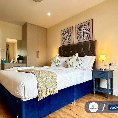 Modern 2 Bed 2 Bath Apartment Free Parking 沃特福德 外观 照片