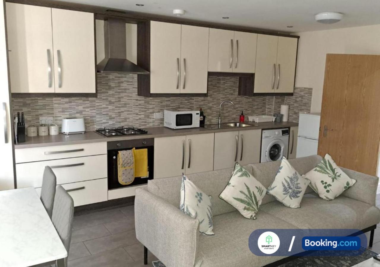 Modern 2 Bed 2 Bath Apartment Free Parking 沃特福德 外观 照片
