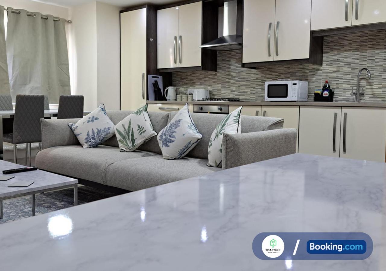Modern 2 Bed 2 Bath Apartment Free Parking 沃特福德 外观 照片