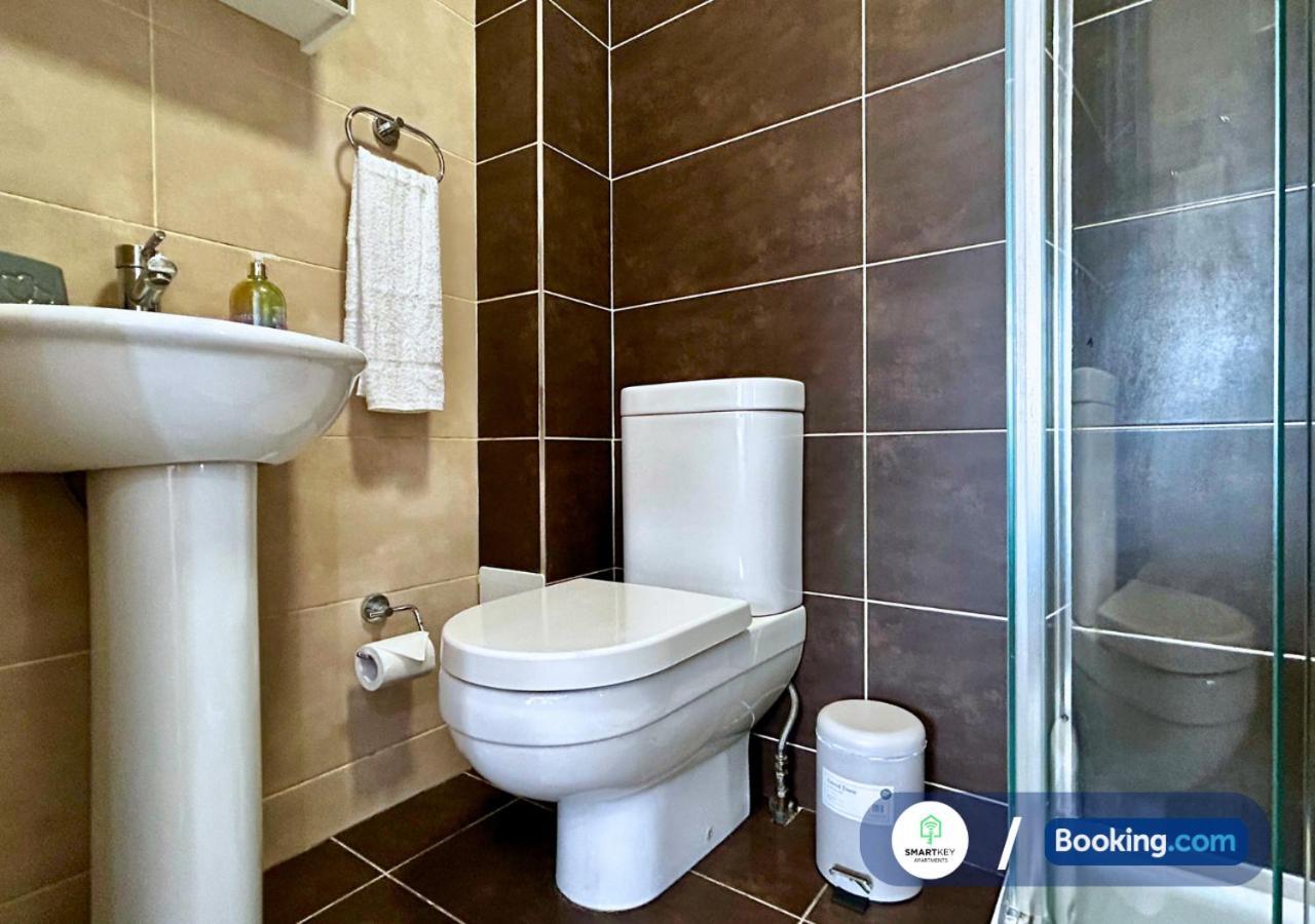 Modern 2 Bed 2 Bath Apartment Free Parking 沃特福德 外观 照片