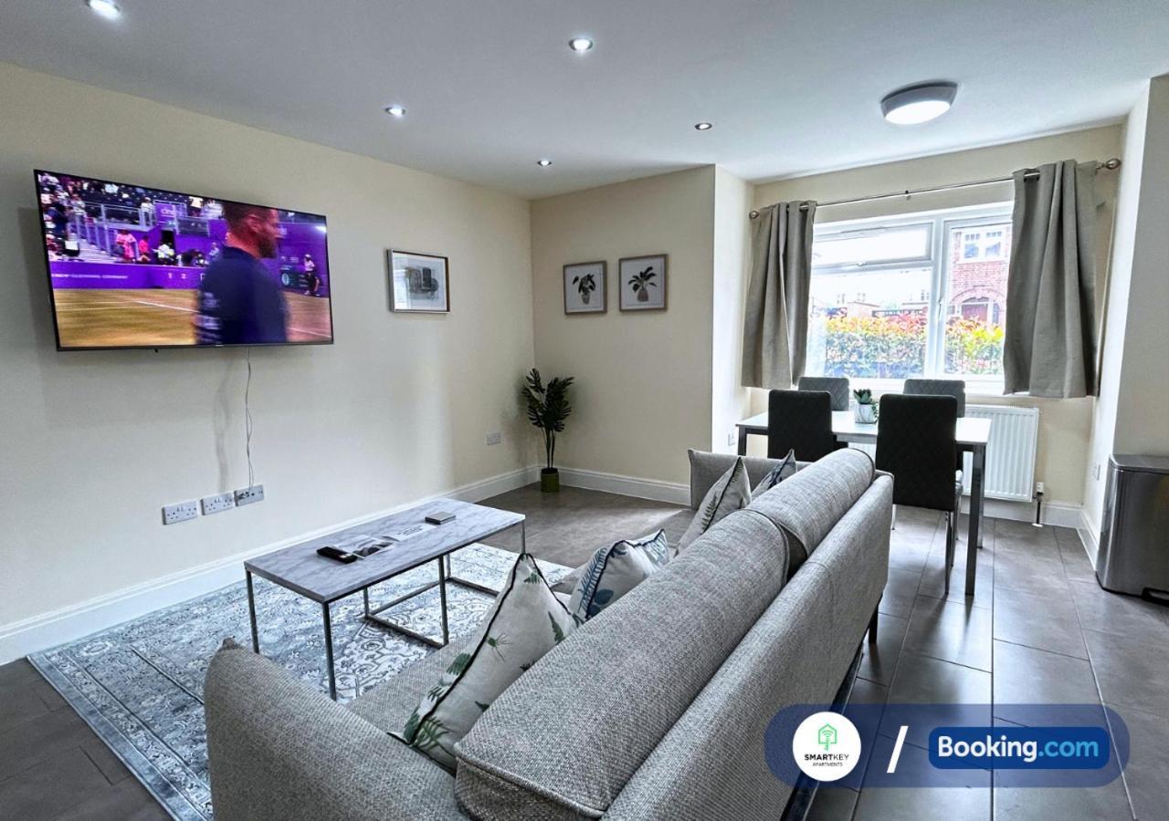 Modern 2 Bed 2 Bath Apartment Free Parking 沃特福德 外观 照片