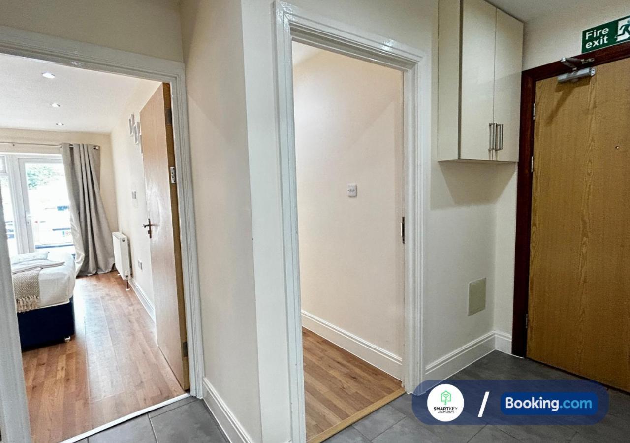 Modern 2 Bed 2 Bath Apartment Free Parking 沃特福德 外观 照片